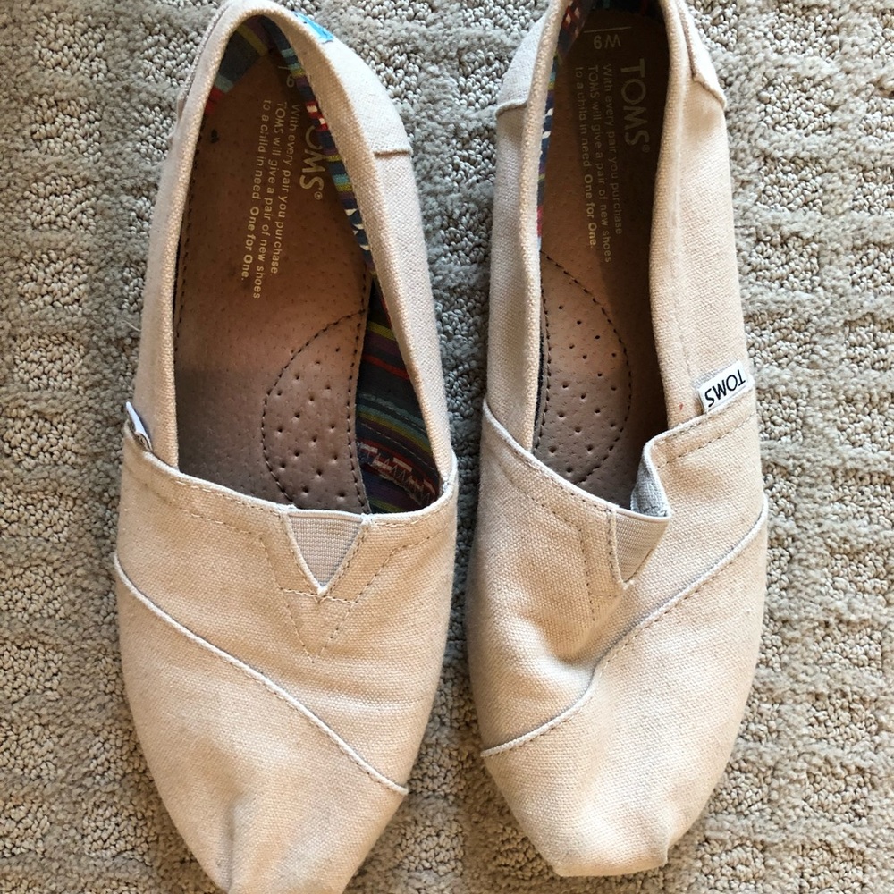 TOMS - Picture 1 of 3